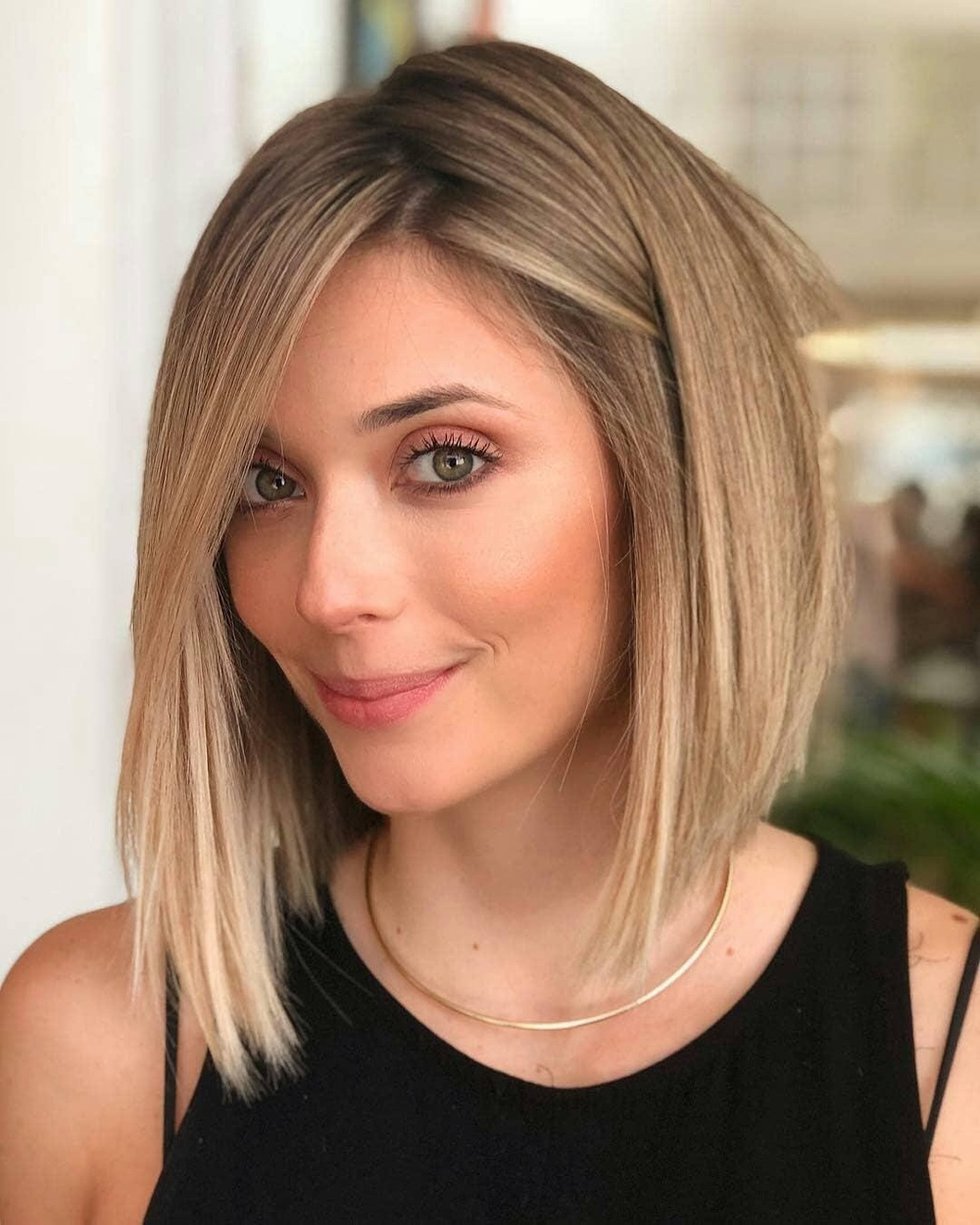 Short straight outlet layered bob