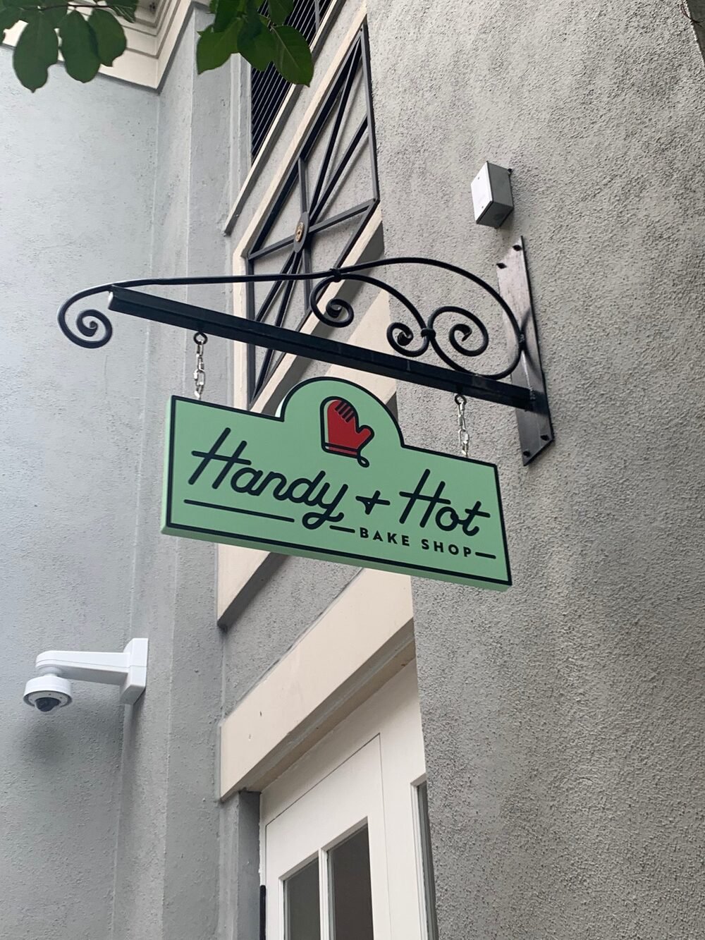Handy & Hot Launches Pop-Up With Expanded Menu and Hours - Holy