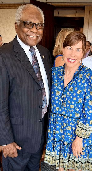 IAAM-image-of-Lynne-Dobson-and-Congressman-James-E.-Clyburn-1.png